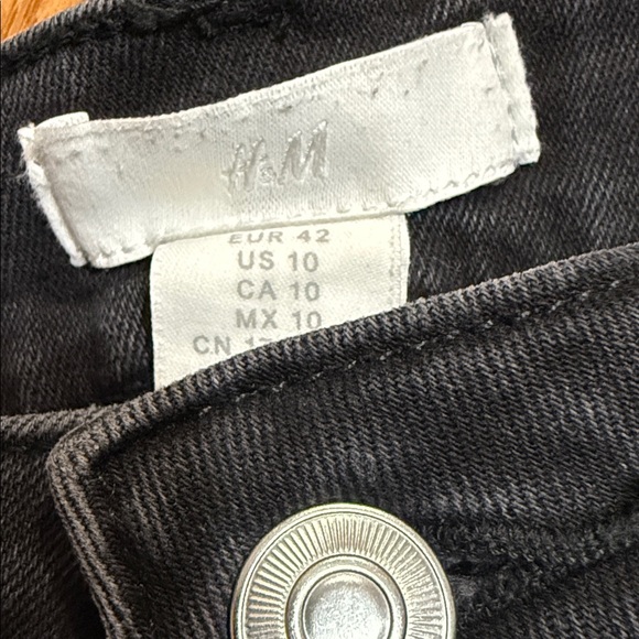 H&M Black Skinny Jeans for Women - Picture 2 of 6